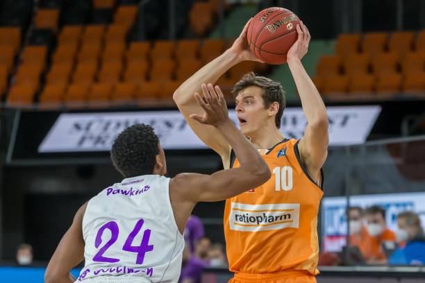 关于他去留 关于他去留