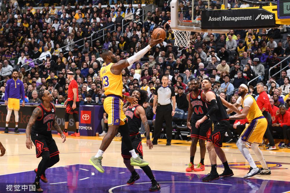 过社交媒体 过社交媒体