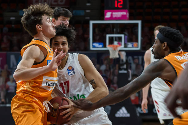 球配合下 球配合下