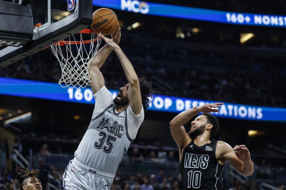 球场上更加 球场上更加